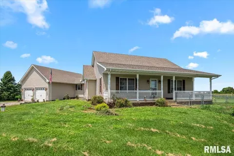 8755 E Main St, Williamsville, IL 62693