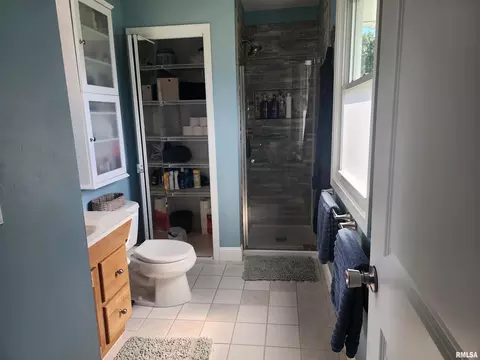 Bath - 45 Longview Dr, Springfield, IL 62712 photo 4 of 4