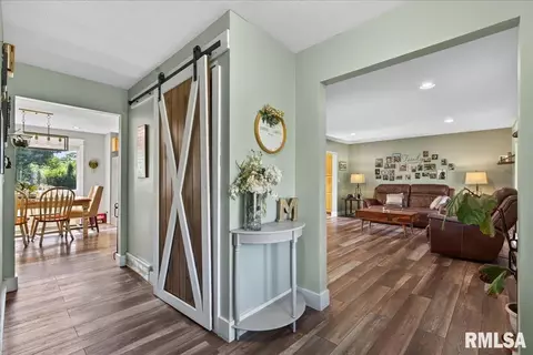 Entry Way - 45 Longview Dr, Springfield, IL 62712 photo 1 of 3