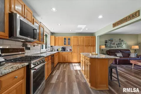 Kitchen - 45 Longview Dr, Springfield, IL 62712 photo 2 of 3