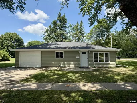 Exterior - 204 E Adams St, Abingdon, IL 61410 photo 2 of 5