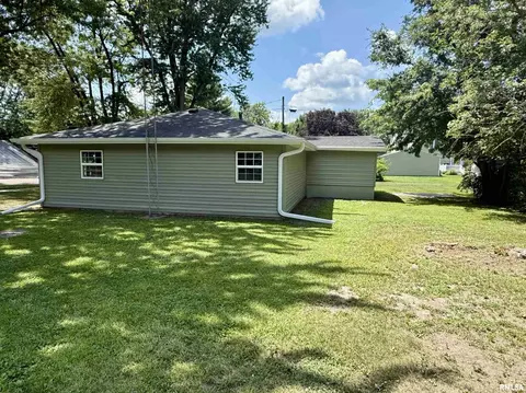 Exterior - 204 E Adams St, Abingdon, IL 61410 photo 5 of 5
