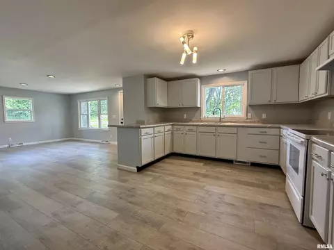 Kitchen - 204 E Adams St, Abingdon, IL 61410 photo 2 of 4