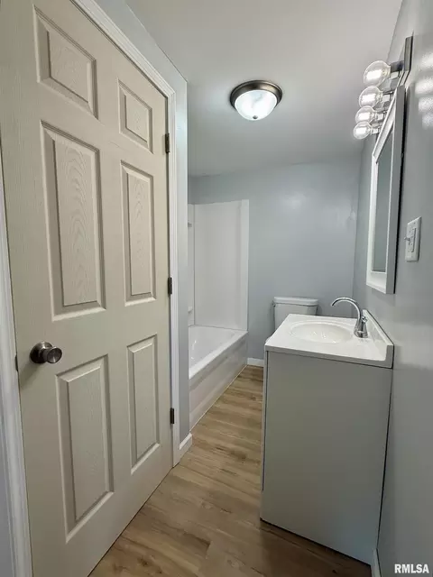 Bath - 204 E Adams St, Abingdon, IL 61410 photo 2 of 3