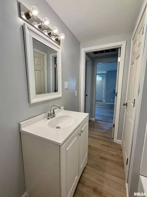 Bath - 204 E Adams St, Abingdon, IL 61410 photo 1 of 3