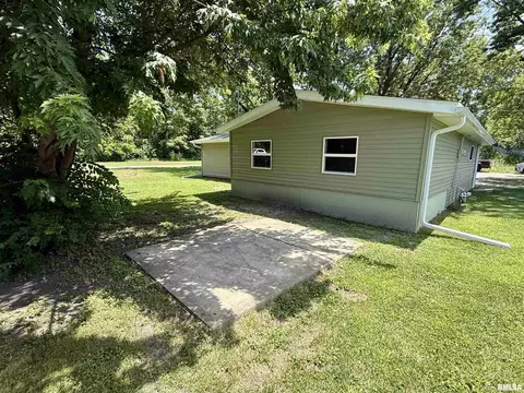 Exterior - 204 E Adams St, Abingdon, IL 61410 photo 4 of 5