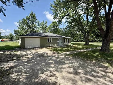 Exterior - 204 E Adams St, Abingdon, IL 61410 photo 3 of 5