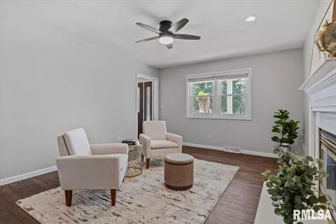 Living - 408 Golf Rd, Springfield, IL 62704 photo 7 of 7