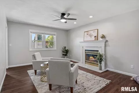 Living - 408 Golf Rd, Springfield, IL 62704 photo 5 of 7
