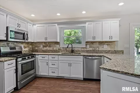 Kitchen - 408 Golf Rd, Springfield, IL 62704 photo 4 of 5