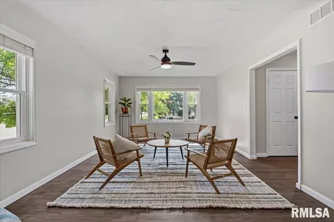 Living - 408 Golf Rd, Springfield, IL 62704 photo 2 of 7