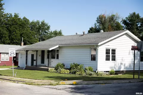 725 W Fayette St, Pittsfield, IL 62363