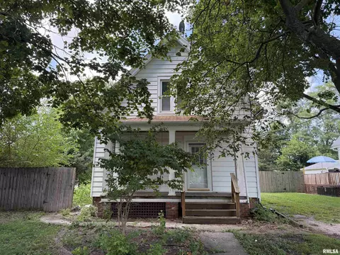 696 Arnold St, Galesburg, IL 61401