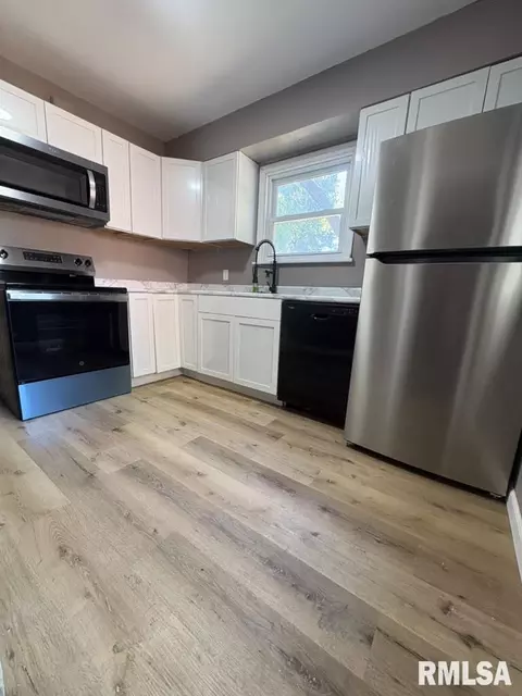 Kitchen - 2216 E Lawrence Ave, Springfield, IL 62703 photo 1 of 3