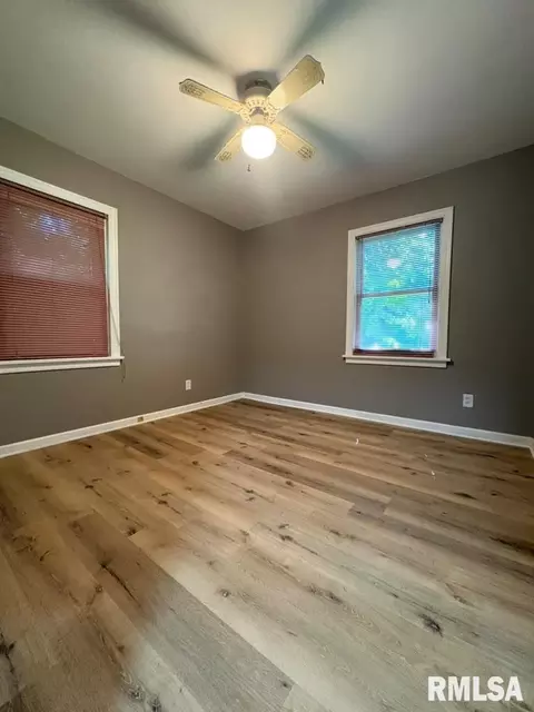 Bedroom - 2216 E Lawrence Ave, Springfield, IL 62703 photo 4 of 6