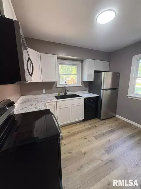 Kitchen - 2216 E Lawrence Ave, Springfield, IL 62703 photo 2 of 3