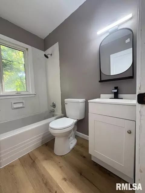 Bath - 2216 E Lawrence Ave, Springfield, IL 62703 photo 1 of 2