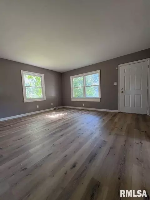 Living - 2216 E Lawrence Ave, Springfield, IL 62703 photo 2 of 2