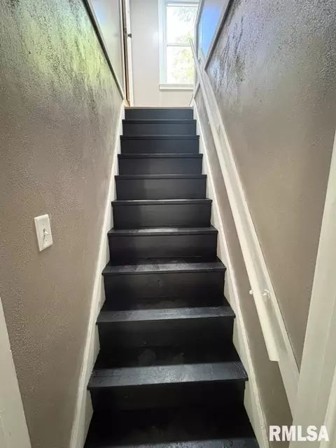 Entry Way - 2216 E Lawrence Ave, Springfield, IL 62703 photo 2 of 2