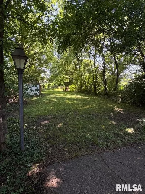 Exterior - 2216 E Lawrence Ave, Springfield, IL 62703 photo 2 of 2