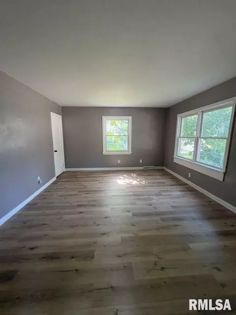 Living - 2216 E Lawrence Ave, Springfield, IL 62703 photo 1 of 2