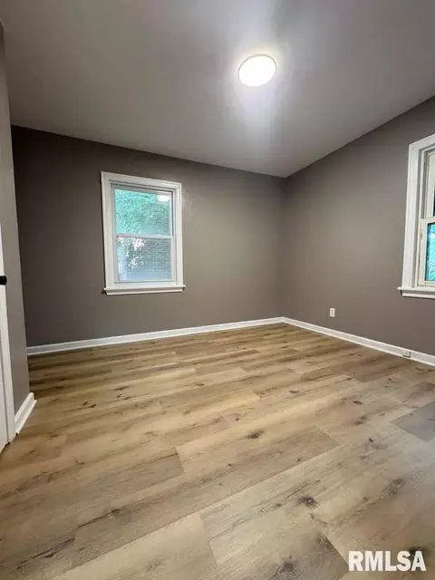 Bedroom - 2216 E Lawrence Ave, Springfield, IL 62703 photo 2 of 6