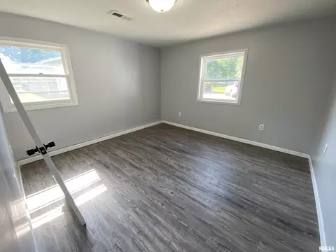 Bedroom - 315 E Hickory St, Thayer, IL 62689 photo 7 of 9
