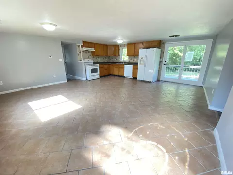 Living - 315 E Hickory St, Thayer, IL 62689 photo 1 of 2