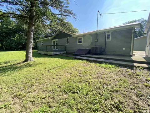 Exterior - 315 E Hickory St, Thayer, IL 62689 photo 4 of 7