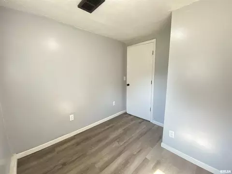 Bedroom - 315 E Hickory St, Thayer, IL 62689 photo 6 of 9