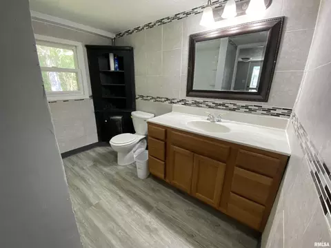 Bath - 315 E Hickory St, Thayer, IL 62689 photo 1 of 2