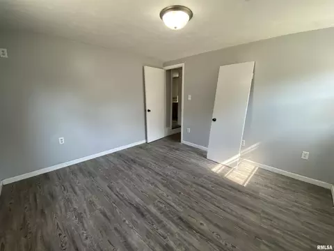 Bedroom - 315 E Hickory St, Thayer, IL 62689 photo 8 of 9