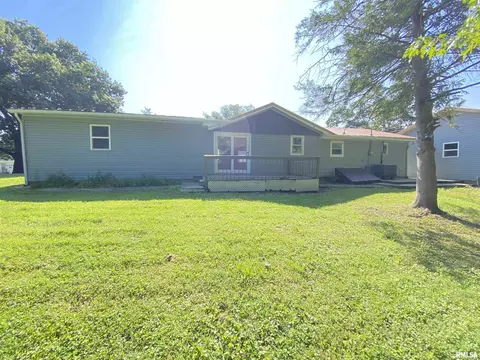 Exterior - 315 E Hickory St, Thayer, IL 62689 photo 3 of 7