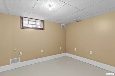 Bedroom - 2517 Holmes Ave, Springfield, IL 62704 photo 6 of 8