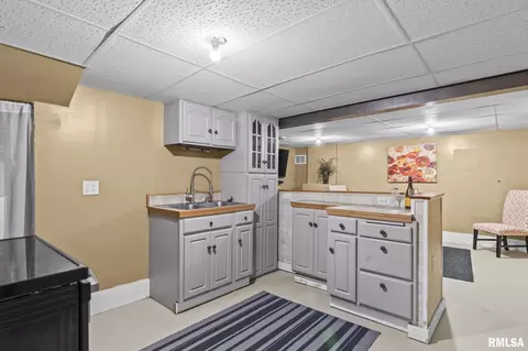 Kitchen - 2517 Holmes Ave, Springfield, IL 62704 photo 2 of 2