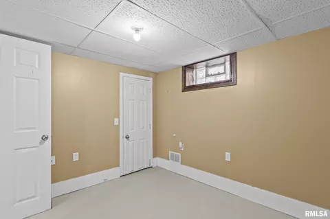 Bedroom - 2517 Holmes Ave, Springfield, IL 62704 photo 7 of 8