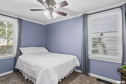 Bedroom - 2517 Holmes Ave, Springfield, IL 62704 photo 4 of 8