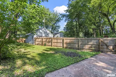 Exterior - 2517 Holmes Ave, Springfield, IL 62704 photo 5 of 6