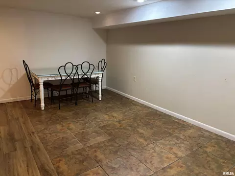 Dining - 17 Lambert Ln, Springfield, IL 62704 photo 2 of 2
