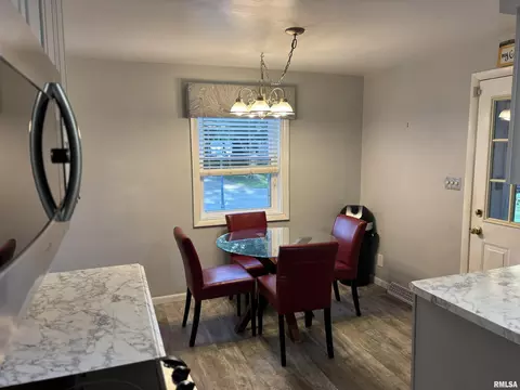 Dining - 17 Lambert Ln, Springfield, IL 62704 photo 1 of 2