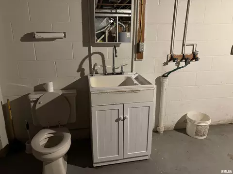 Bath - 17 Lambert Ln, Springfield, IL 62704 photo 5 of 5