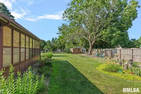 Exterior - 4 Red Oak Ln, Springfield, IL 62712 photo 8 of 11