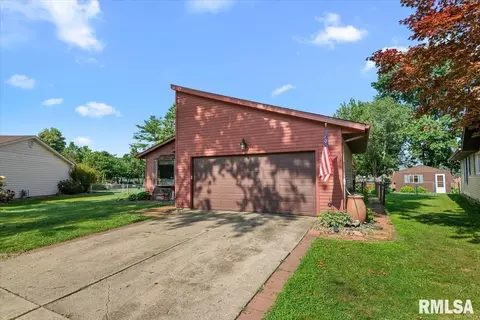 Exterior - 4 Red Oak Ln, Springfield, IL 62712 photo 3 of 11