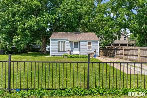 Exterior - 2827 S Walnut St, Springfield, IL 62704 photo 3 of 12