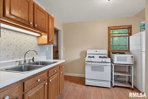 Kitchen - 2827 S Walnut St, Springfield, IL 62704 photo 3 of 3