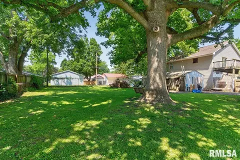 Exterior - 2827 S Walnut St, Springfield, IL 62704 photo 6 of 12