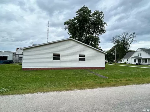 Exterior - 121 E Front St, Nokomis, IL 62075 photo 1 of 2