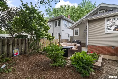 Exterior - 1605 S Douglas Ave, Springfield, IL 62704 photo 5 of 6