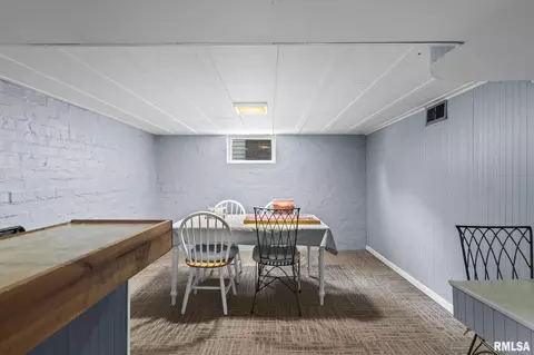 Dining - 1605 S Douglas Ave, Springfield, IL 62704 photo 2 of 2