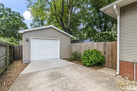 Exterior - 1605 S Douglas Ave, Springfield, IL 62704 photo 6 of 6